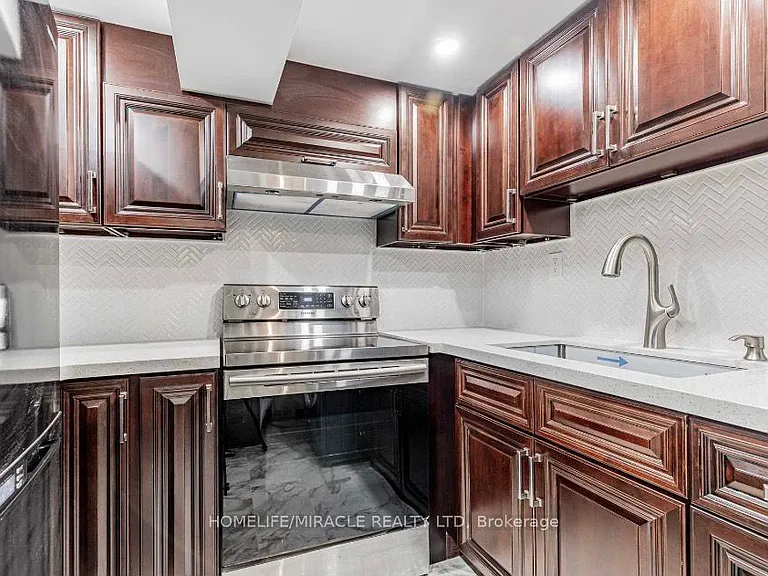 39 Wayford Cres S — Photo 3