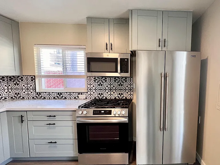 Eat-in Kitchen