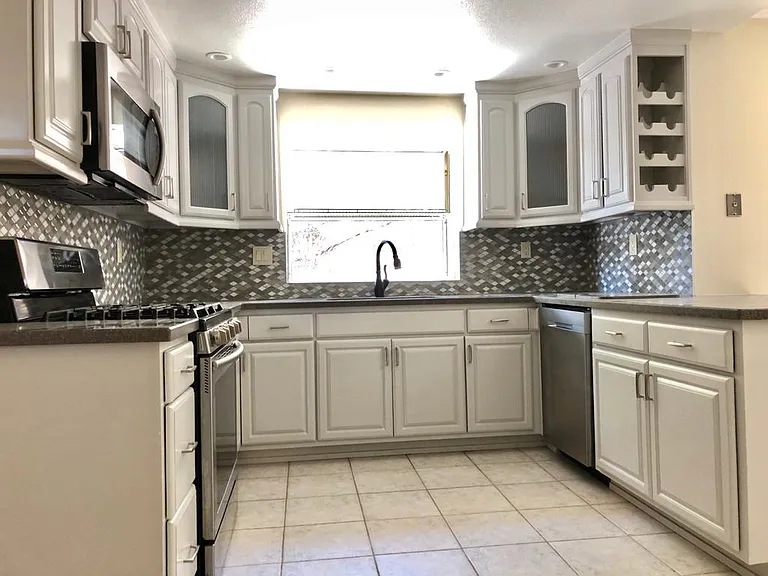 Goldenview Dr — Photo 12