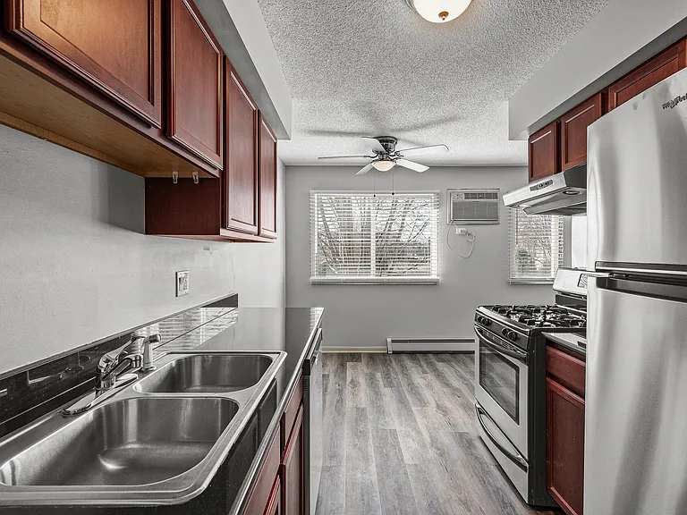2720 Rosalyn Ct #202 — Photo 2