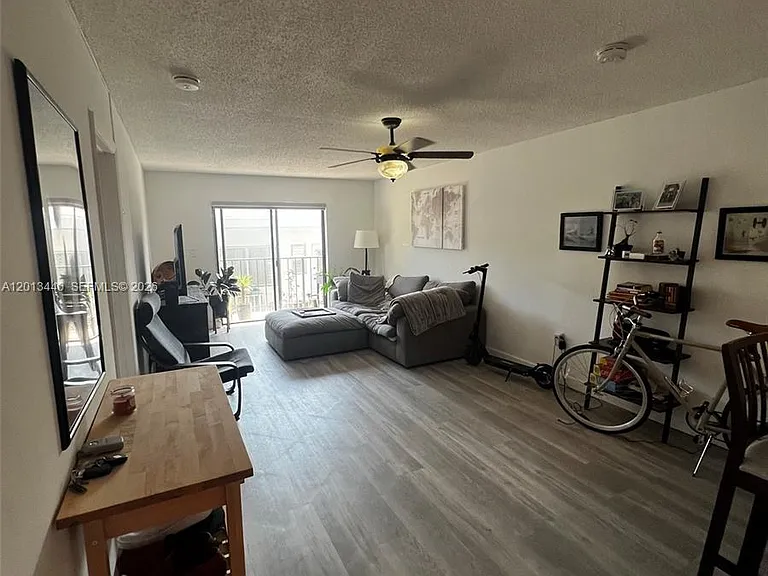 950 Euclid Ave #211 — Photo 7