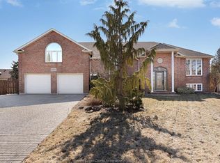 2071 Eugeni St, Tecumseh, ON N9K 1B3