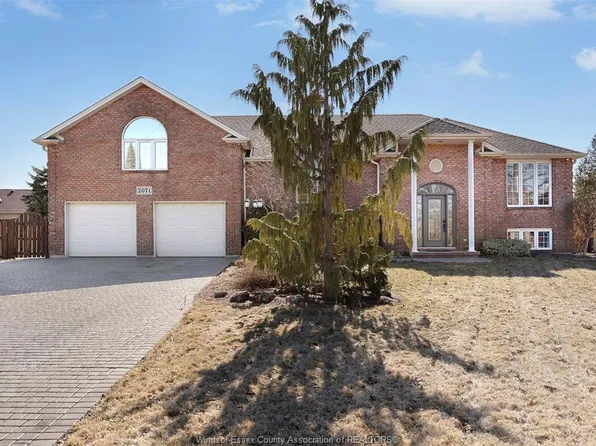 2071 Eugeni St, Tecumseh, ON N9K 1B3