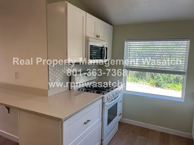 1388 Country Ln — Photo 11