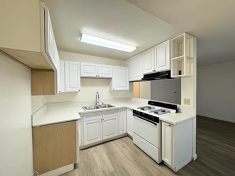 3963 Melrose Ave #4 — Photo 3