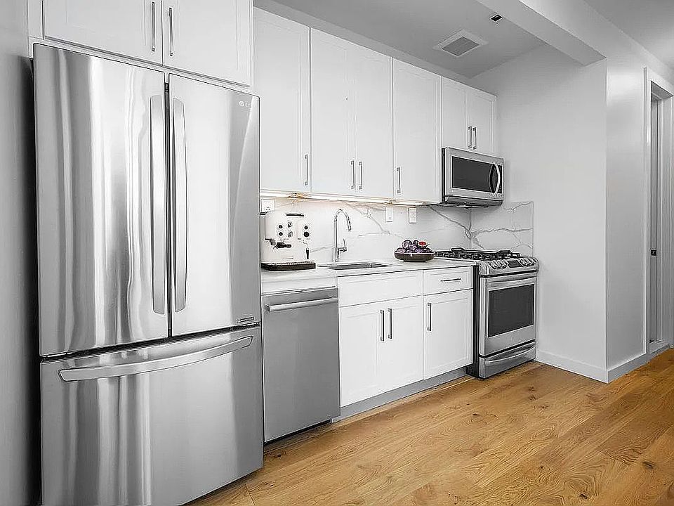 1st image of 915 Saint Johns Pl APT 5