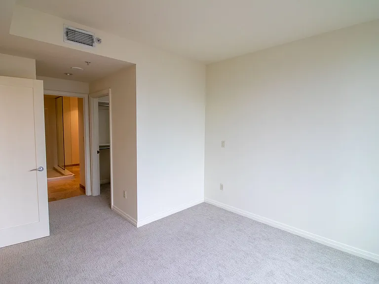 500 106th Ave NE #913 — Photo 13