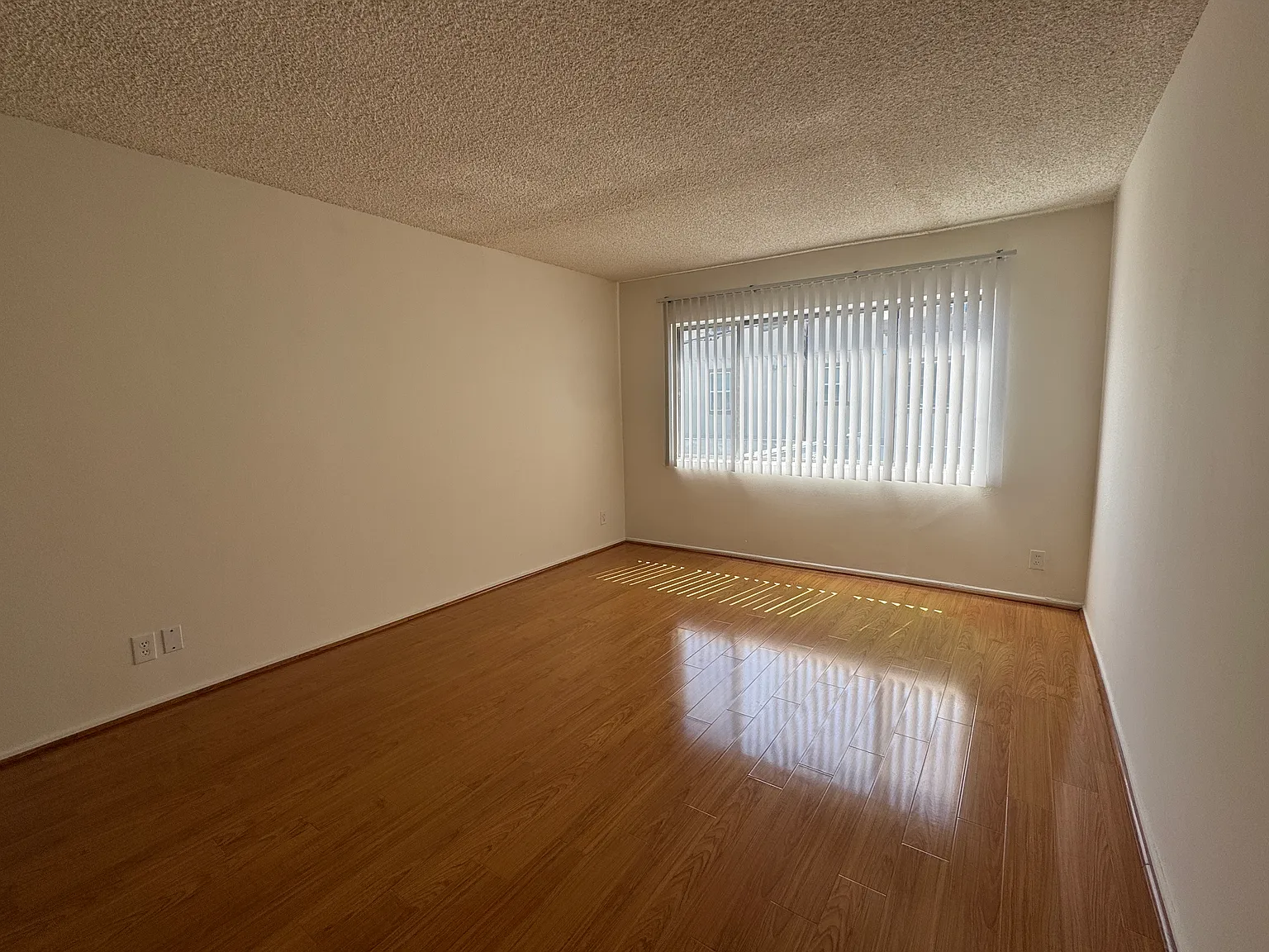 3 bed, 3000 sqft, $3,500 — Photo 4