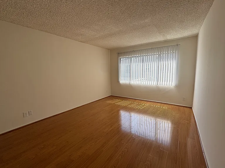11948 Burbank Blvd #15 — Photo 4