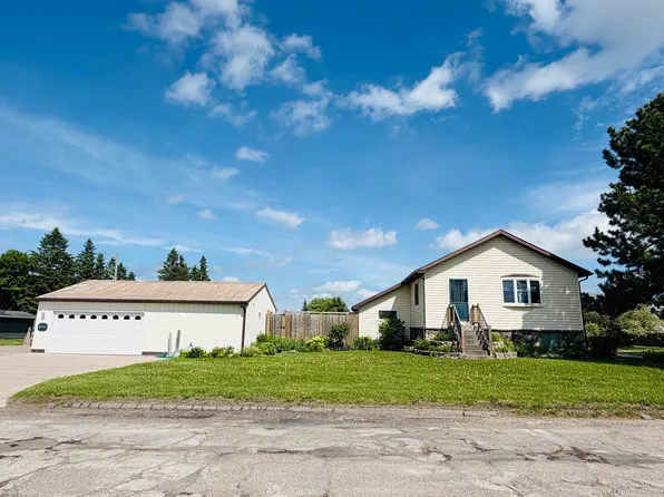 2151 Davitt St, Sault Sainte Marie, MI 49783