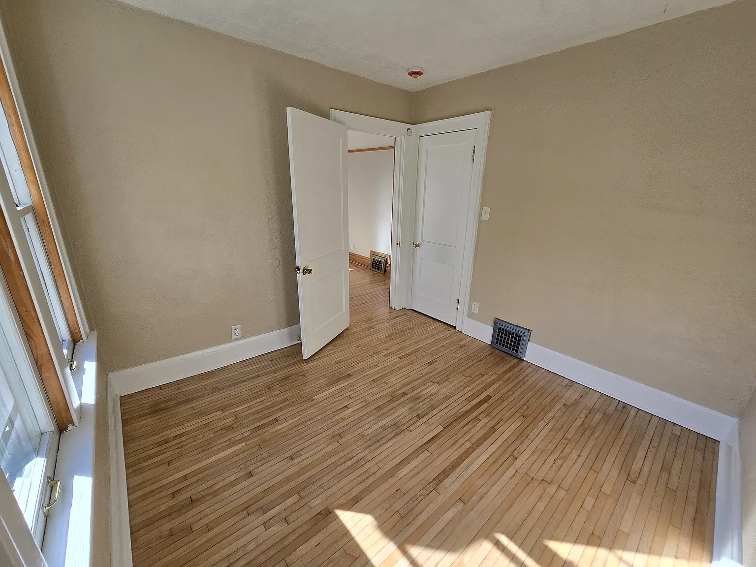 3 bed, 1012 sqft, $1,700 — Photo 4