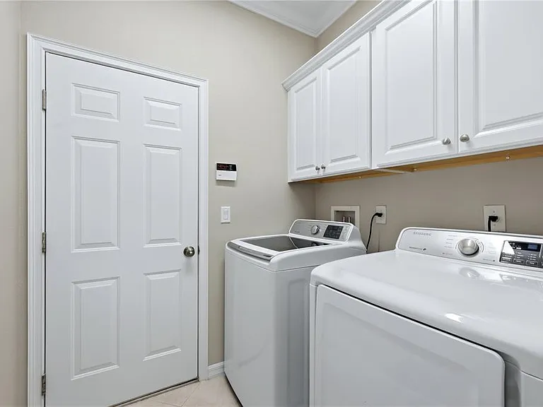 490 Montelluna Dr — Photo 27