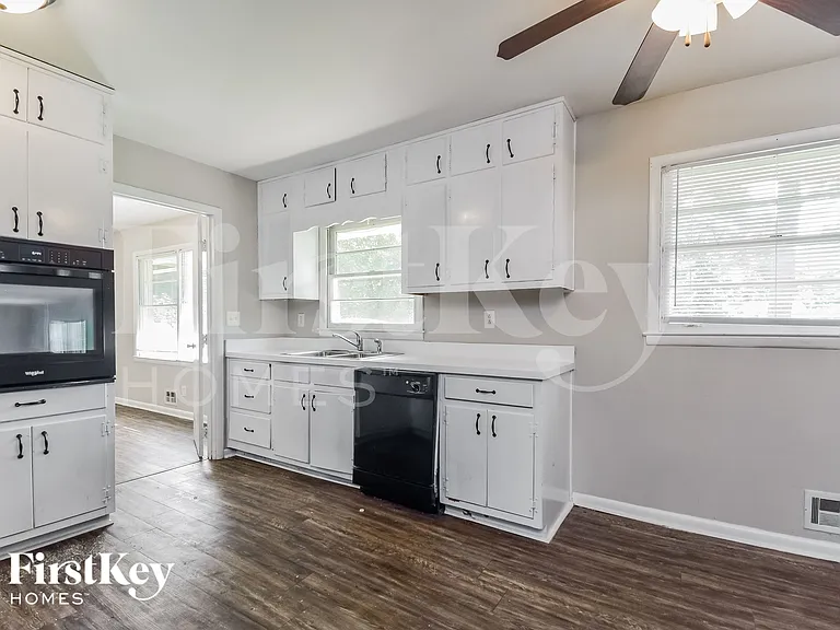 2032 Twin Falls Rd — Photo 10