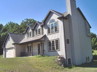 591 Pond View Ln, Lake Geneva, WI 53147