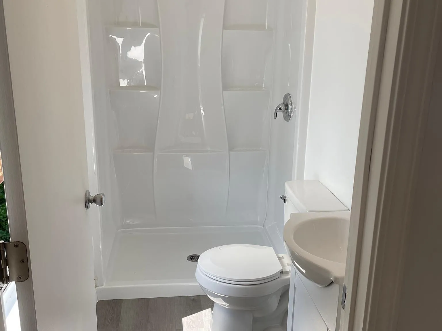 547 Farnsworth Ave — Photo 4