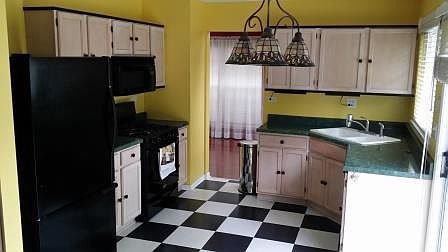 3rd image of 4653 Rolling Hills Dr