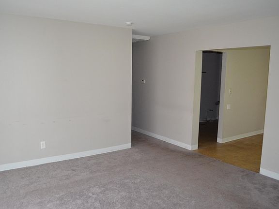 3rd image of 9531 Guthrie Ave