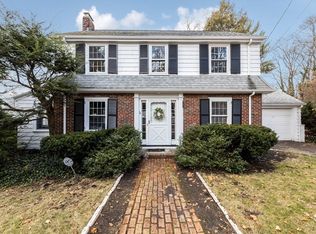 39 Linnet St, West Roxbury, MA 02132