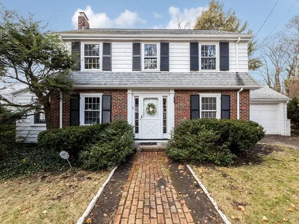 39 Linnet St, West Roxbury, MA 02132
