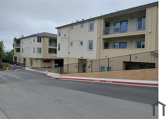 2 bed, 945 sqft, $2,176 — Photo 4