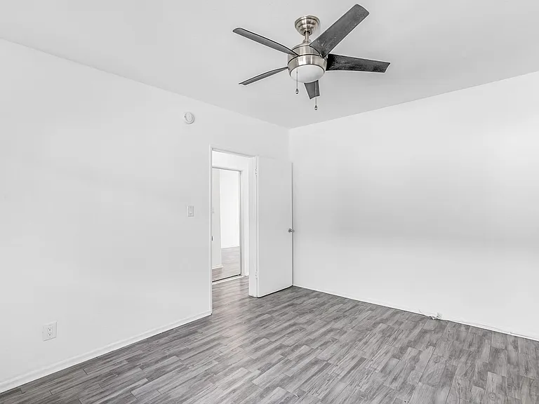 1016 Wilcox Ave — Photo 13