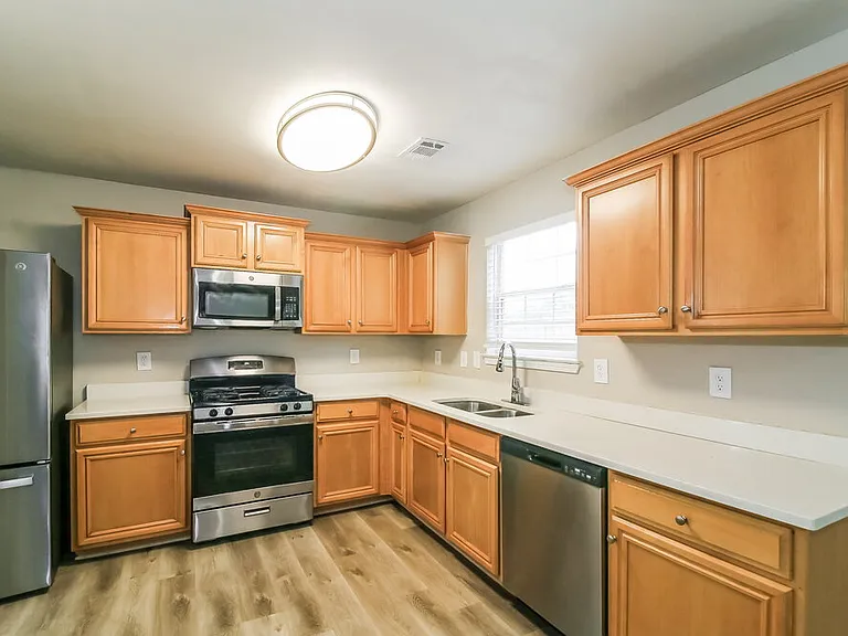 2436 Cornell Cir — Photo 8