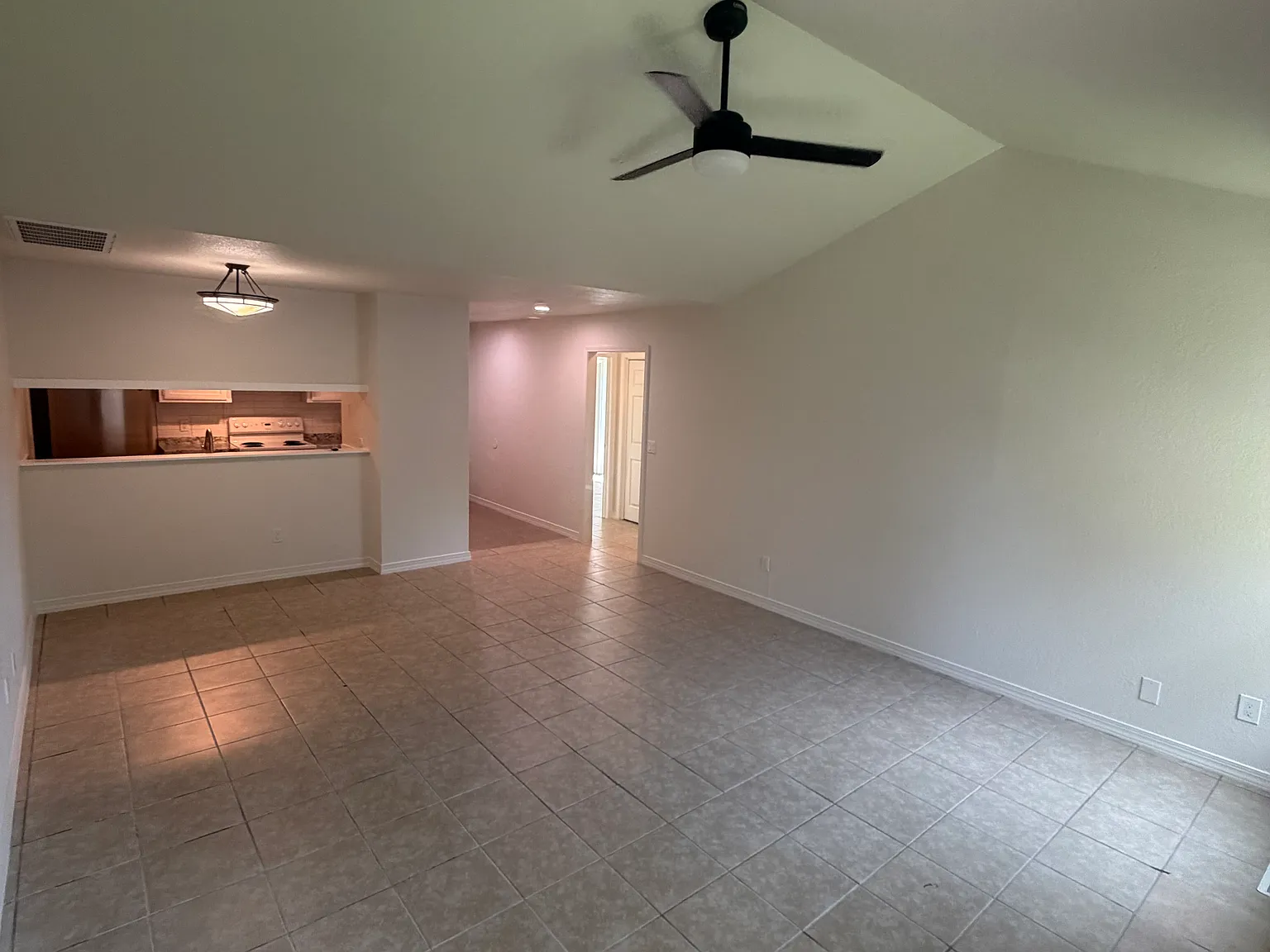 3 bed, 1250 sqft, $1,625 — Photo 4