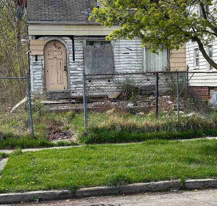 9533 Pinehurst