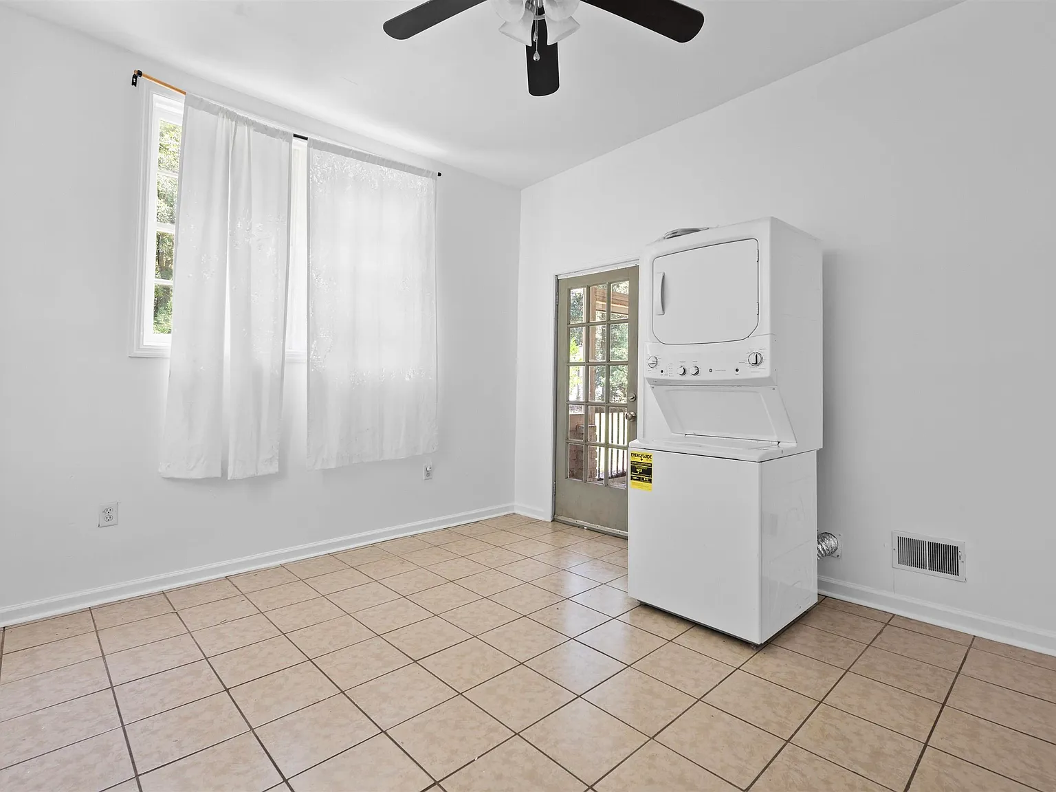 3 bed, 1850 sqft, $2,500 — Photo 4