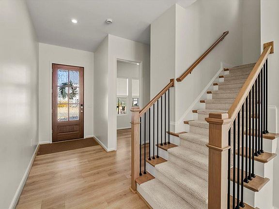 4th image of 540 Marthas View Way