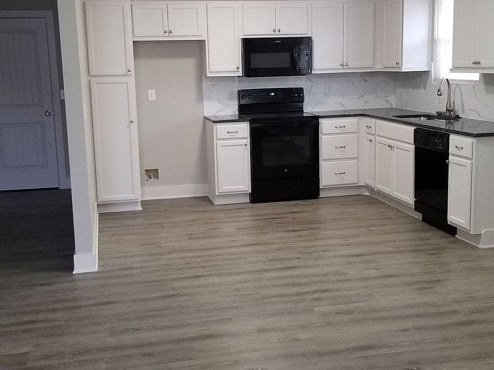 2nd image of 504B SE Oak Ridge Dr