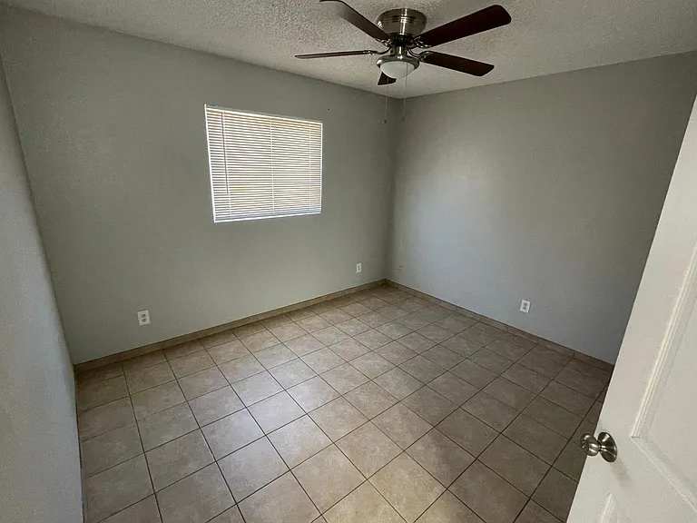 1725 E Pepper Cir #1 — Photo 9