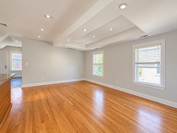 4th image of 18 Richardson St #18