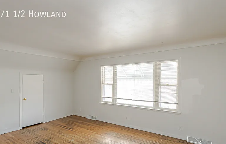 571 Howland Ave — Photo 5