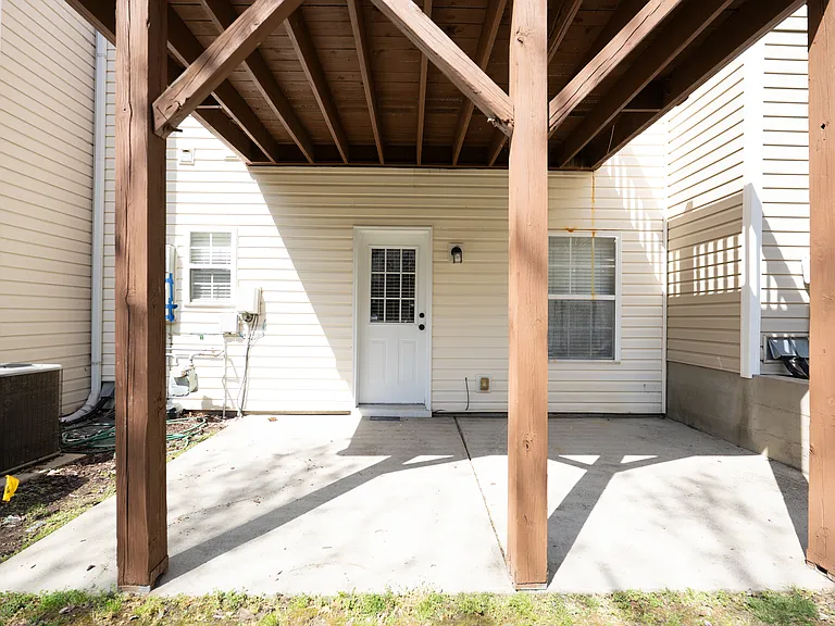 14136 Winford Ln — Photo 32