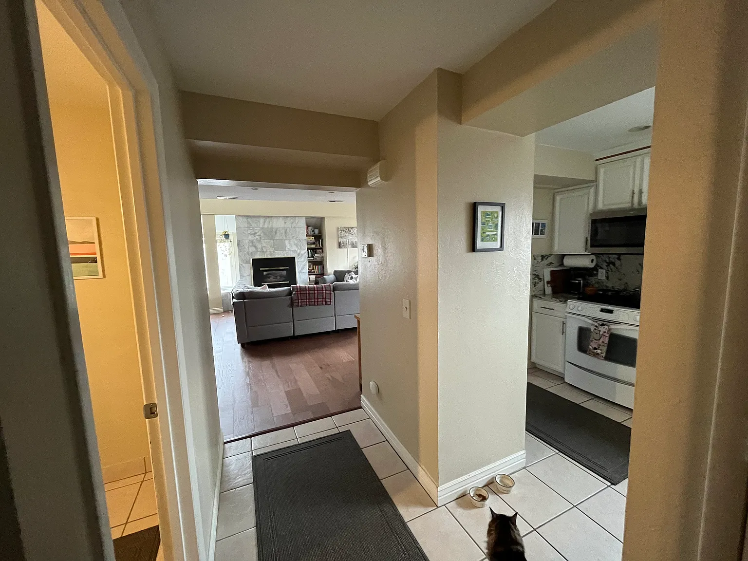 2 bed, 1.5 bath, 1300 sqft, $2,500 — Photo 3