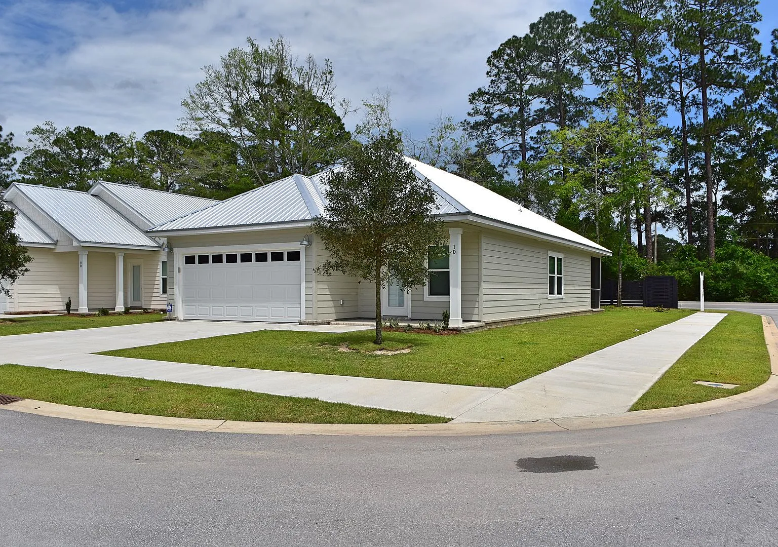 Brand New 3 Bedroom 2 Bath Custom Craftsman — Photo 2