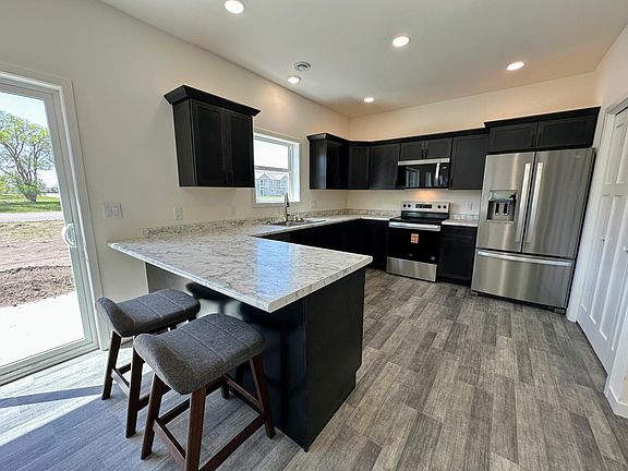 3rd image of 715 Cherry Ln