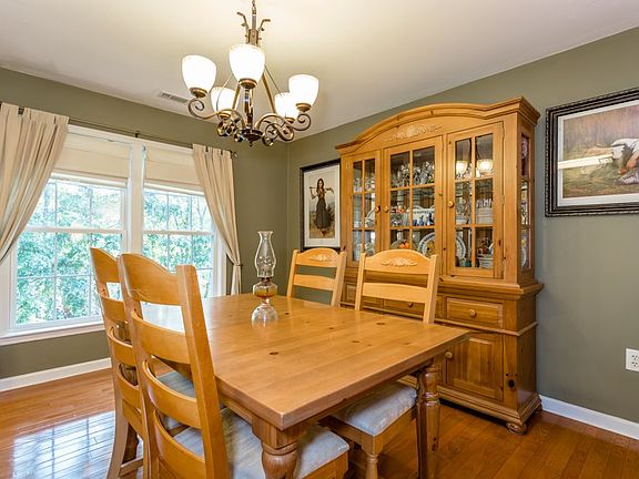 4th image of 297 Alleghany Dr