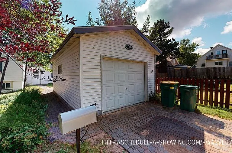 402 E Park St — Photo 9