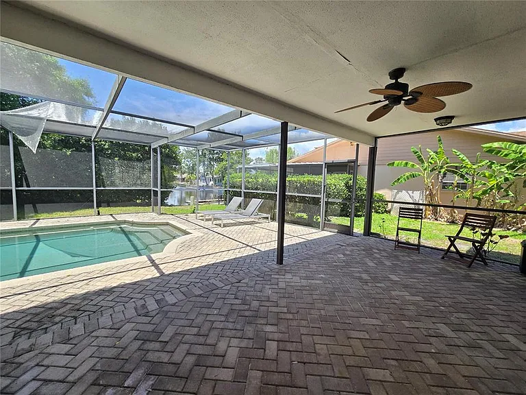 300 Cypress Creek Cir — Photo 3