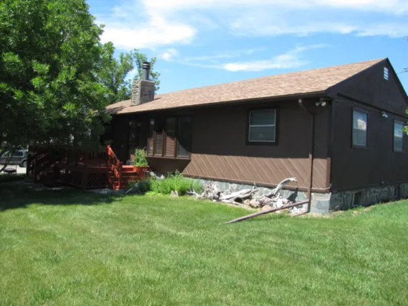 200 Roundup Ave, Newcastle, WY 82701