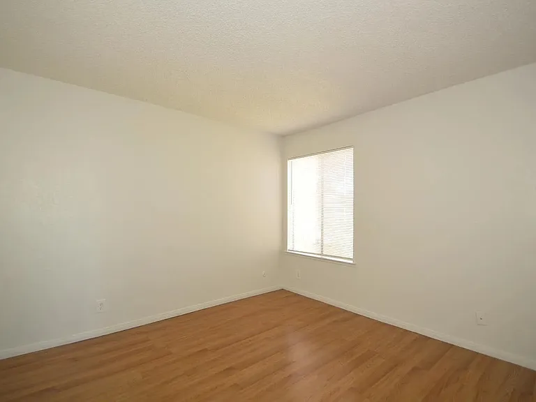 1550 W Ashlan Ave #219 — Photo 5