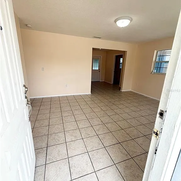 506 Holt Cir — Photo 9