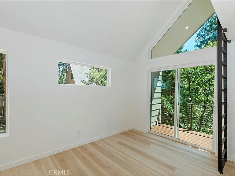 441 Oriole Dr #3 — Photo 2
