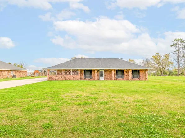 3903 Country Dr, Bourg, LA 70343