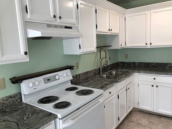 Garbage disposal, ice-maker, granite counter tops