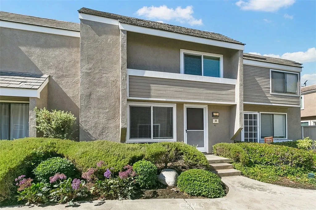 3 bed, 1.5 bath, 1123 sqft, $3,750 — Photo 1