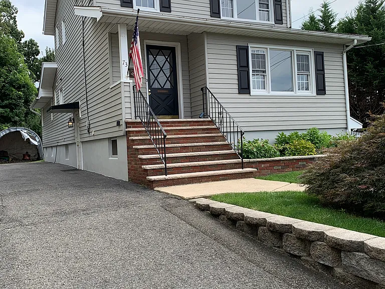 73 E Gouverneur Ave — Photo 1