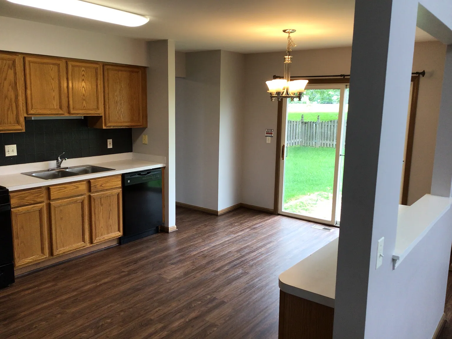 4 bed, 2.5 bath, 2212 sqft, $3,315 — Photo 4
